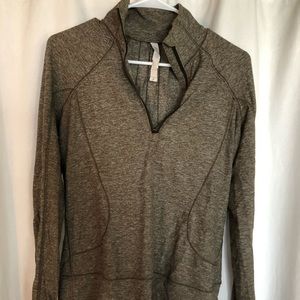 Lululemon olive green 1/4 zip up size 6